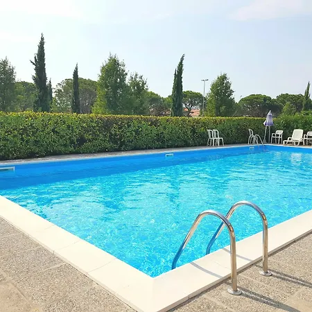 Bright -sorgente Pool 1 Apartman
