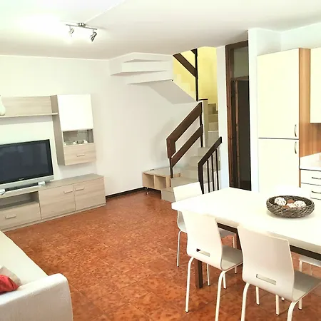 Bright -sorgente Pool 1 Apartman